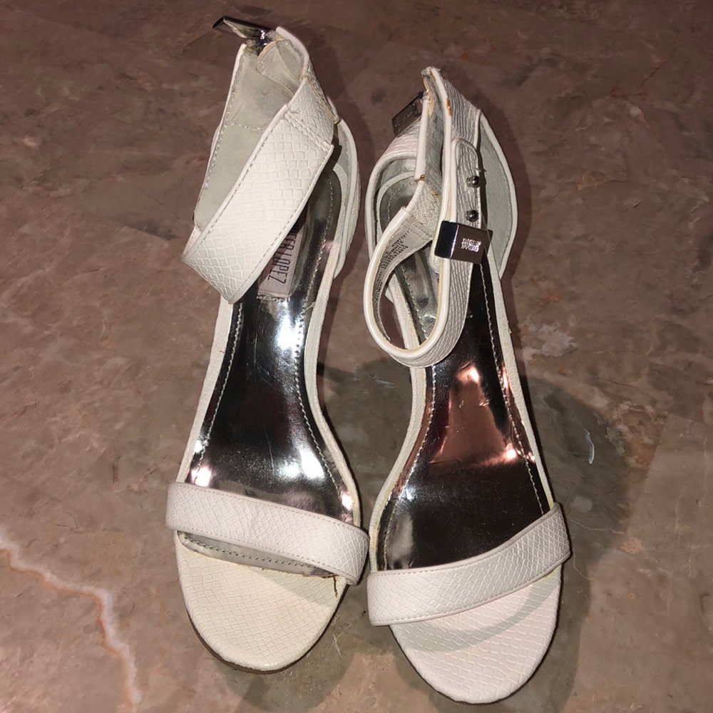 White Jennifer Lopez shoes size 9 heel size 4